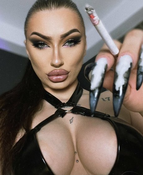 LaReinaMalvadaa leaks onlyfans porn