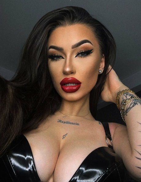 LaReinaMalvadaa leaked onlyfans free