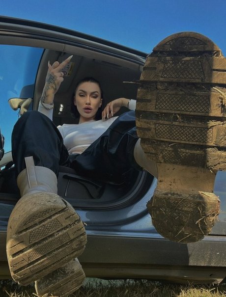 LaReinaMalvadaa tits onlyfans