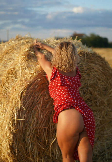 curly miavip nude onlyfans leak