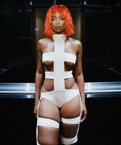 Ari Lennox onlyfans images