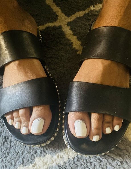 vee feet leaked onlyfans photos