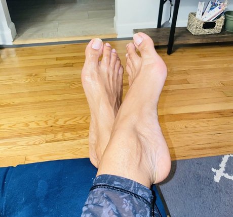 vee feet onlyfans archive