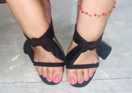 vee feet naked onlyfans leaked