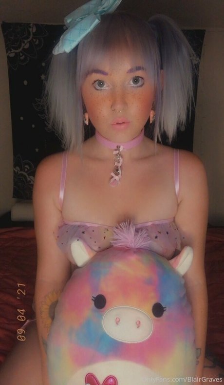 hotmessblair onlyfans striptease