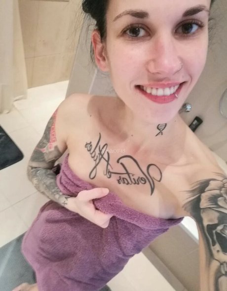 SkinnyBitch onlyfans naked