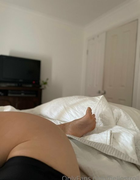 hellostroll onlyfans photo