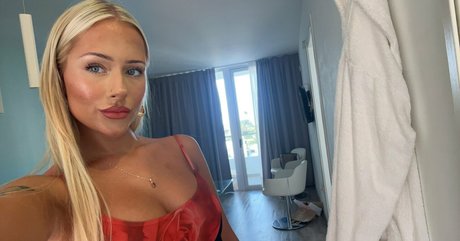 annamorae136 onlyfans sextape leak