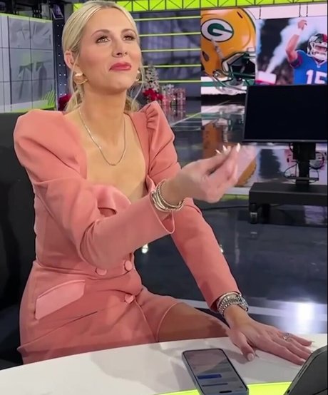 Laura Rutledge boobs onlyfans