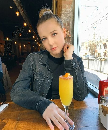 Maya V Henry onlyfans tits