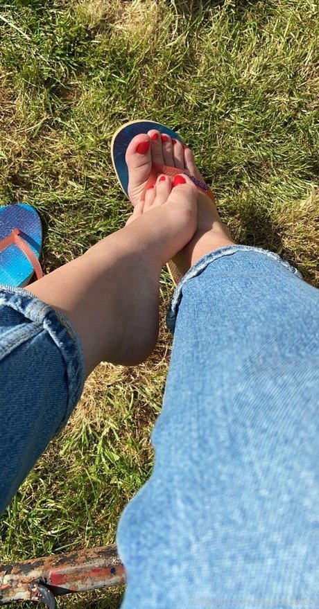 dropdeadfeet onlyfans archives