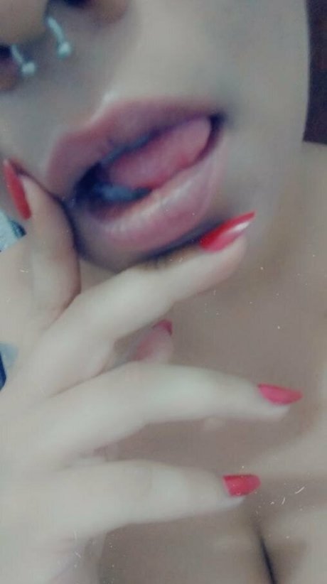 liliveil666 onlyfans topless