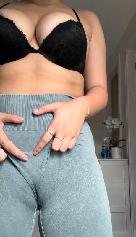 romiraye on onlyfans