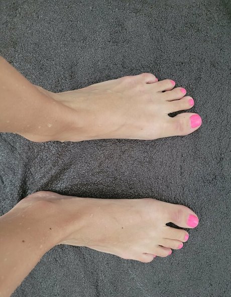 laila lou feet onlyfans