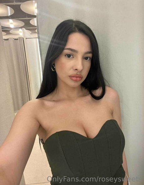 roseysweets onlyfans leaked porn