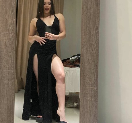 Daniela Flores onlyfans model images