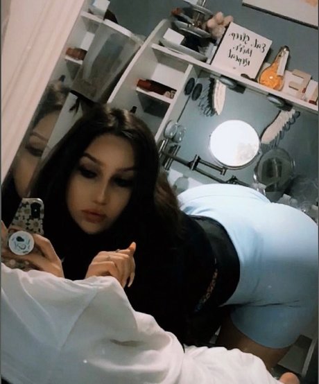 Chloe Flores onlyfans