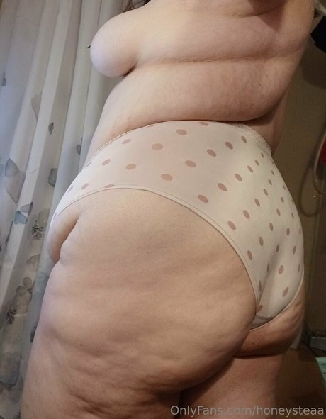 honeysteaa onlyfans post
