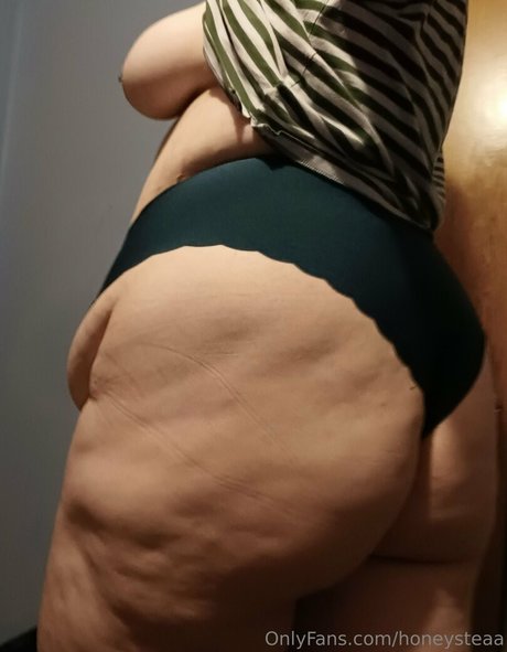 honeysteaa onlyfans model photos