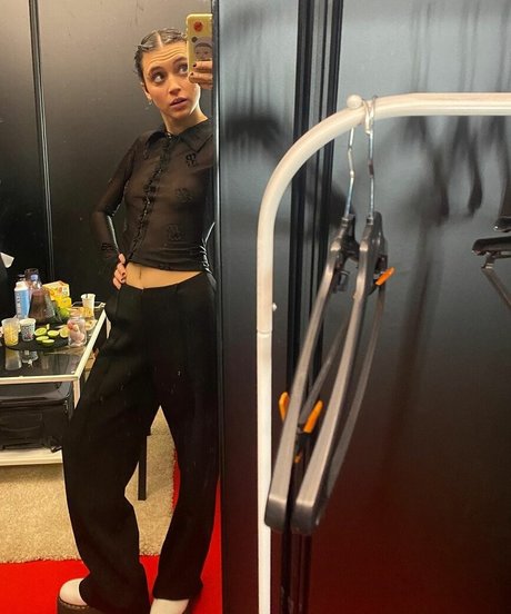 Claire Pommet onlyfans leams