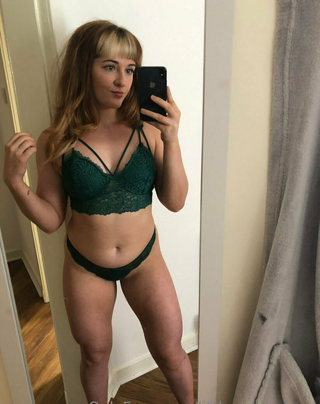 littlegreenghoul onlyfans page