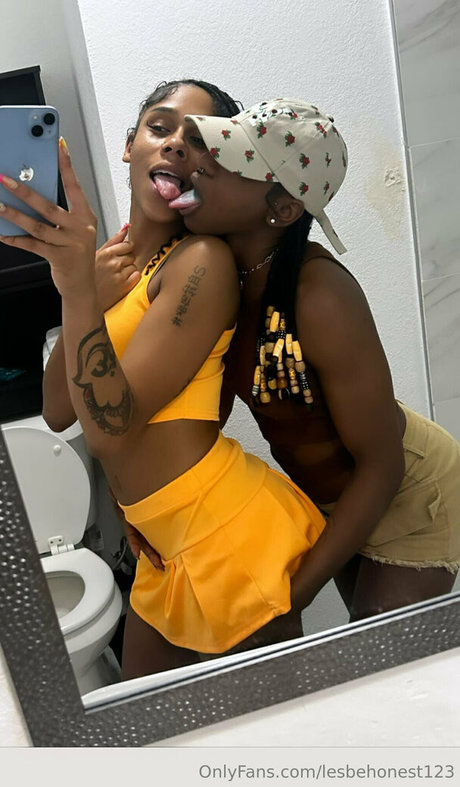 lesbehonest123 onlyfans nude content