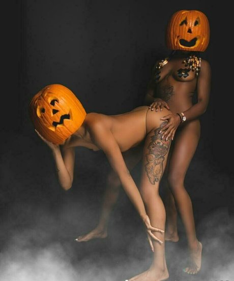 lesbehonest123 onlyfans model photo