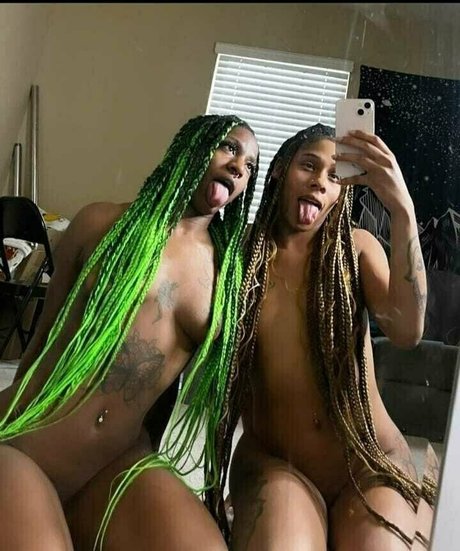 lesbehonest123 onlyfans leajs