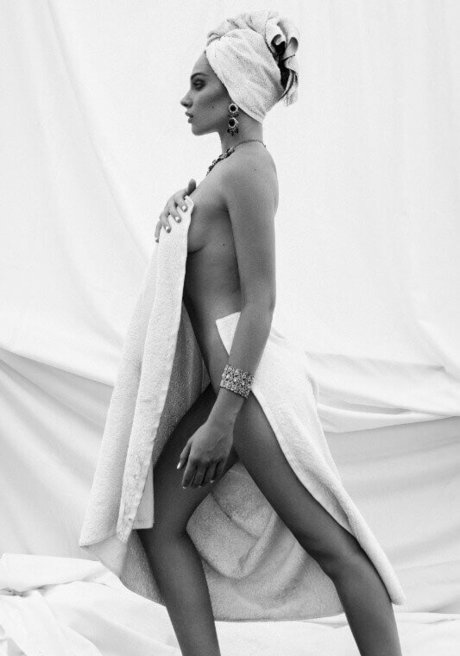 Romi Pavoncello nude onlyfans leaks