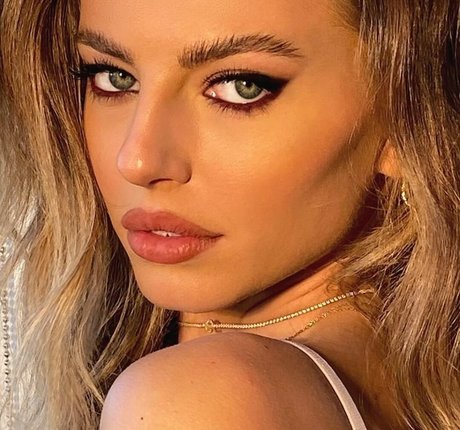 Eliana Jones onlyfans nsfw