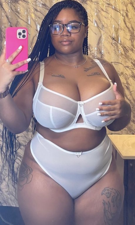 therealvictoria b is on onlyfans