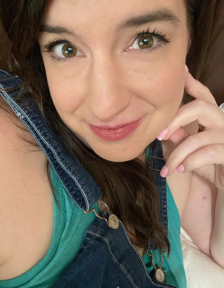 thehazelunicorn onlyfans model