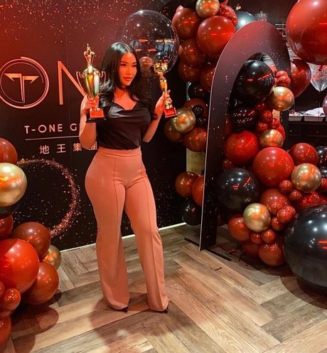 YueYue onlyfans content