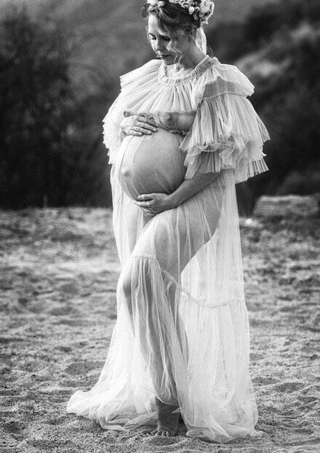 Pregnant Women onlyfans model