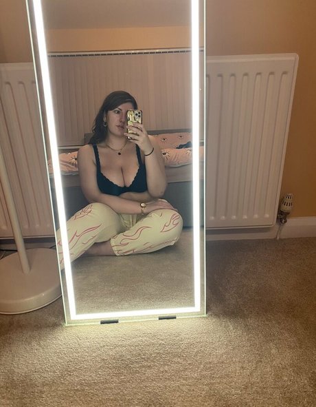 Eva Elizabeth nude only fans