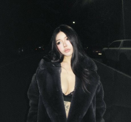 Veronica Lucifer onlyfans leak ass