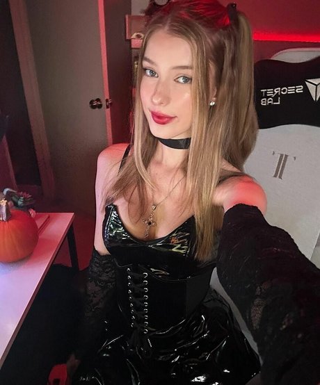 Gabryelle Costner onlyfans post