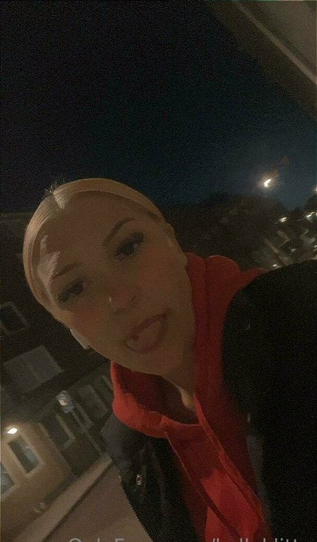 kellyklitta tits onlyfans