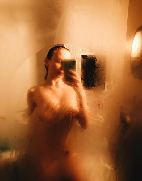 Annie Kinshova tits onlyfans