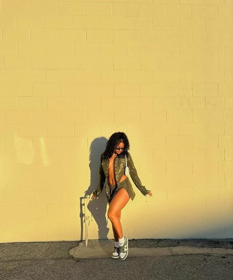 Scarlet May onlyfans leaked pictures