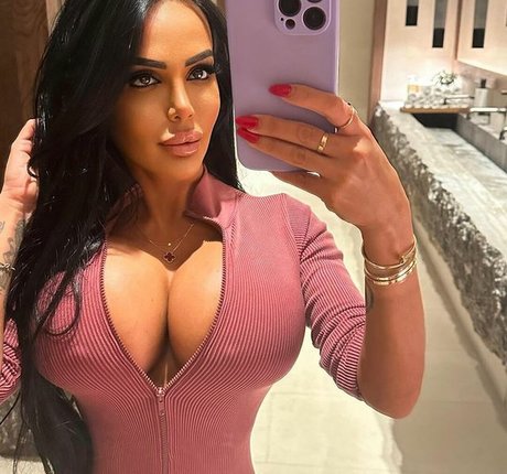 Holly James leaks only fans