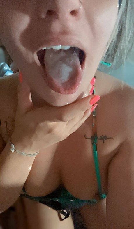 Milena Close tits onlyfans