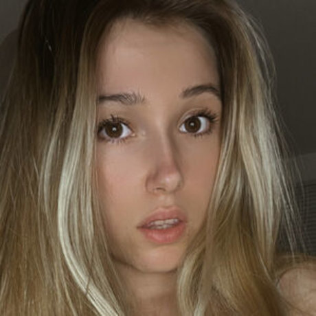 elleperrii new onlyfans leaks