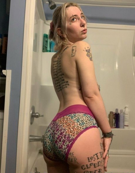 prettylittlefreak13 onlyfans naked