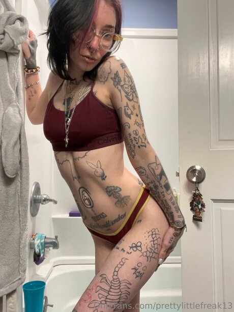prettylittlefreak13 onlyfans pics