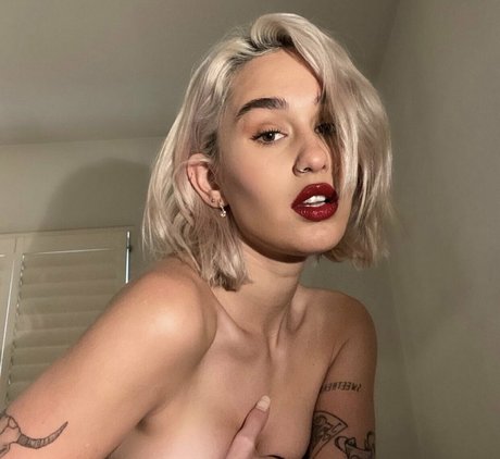 Emily H onlyfans explicit content