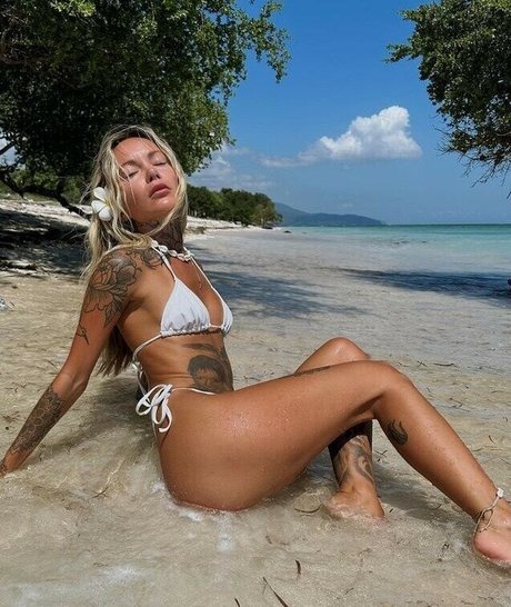 Ana Stanskovsky onlyfans striptease