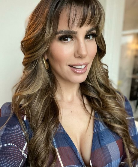 Christy Carlson Romano leaks onlyfans porn