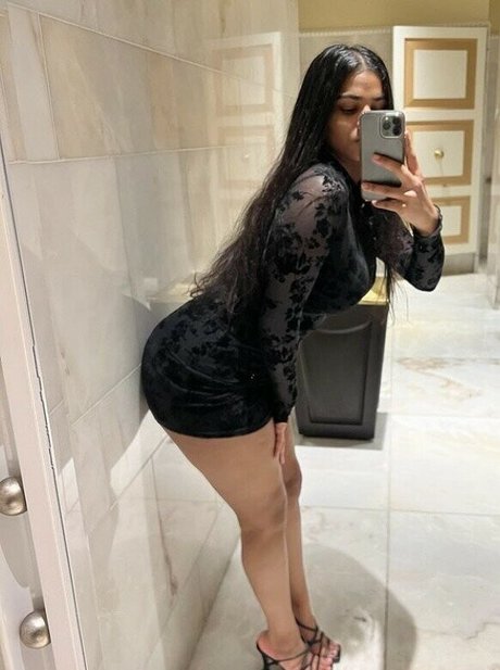 MzKora onlyfans leaked.