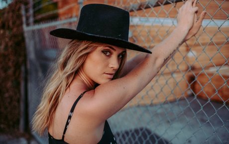 Sophia Scott onlyfans nude photos